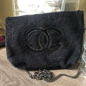 Cosmetic pouch with metal chain
